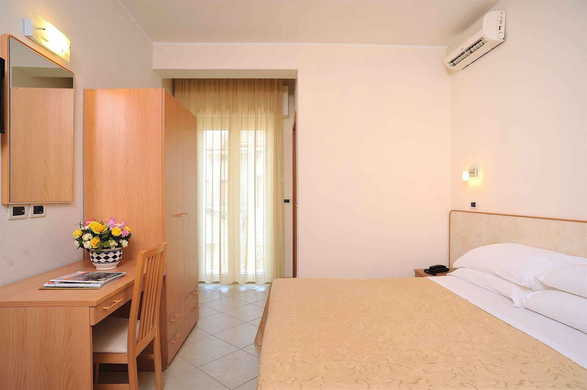 Hotel Favorita Cesenatico Ngoại thất bức ảnh